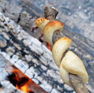 Pałeczki chlebowe z ogniska