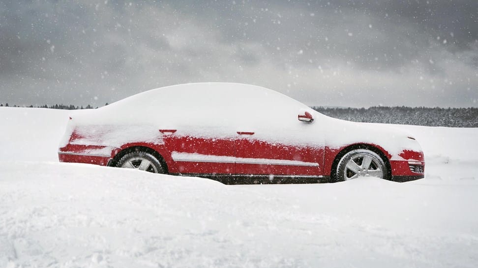 Auto-Stuck-In-Snowy-Road