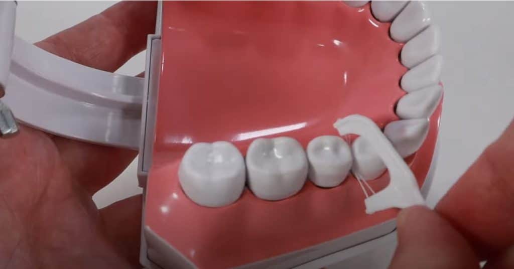 Jednorazowe nici dentystyczne. Czym one są?