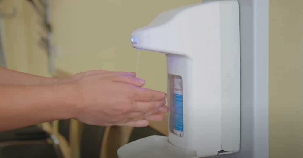 Utilice correctamente los desinfectantes de manos